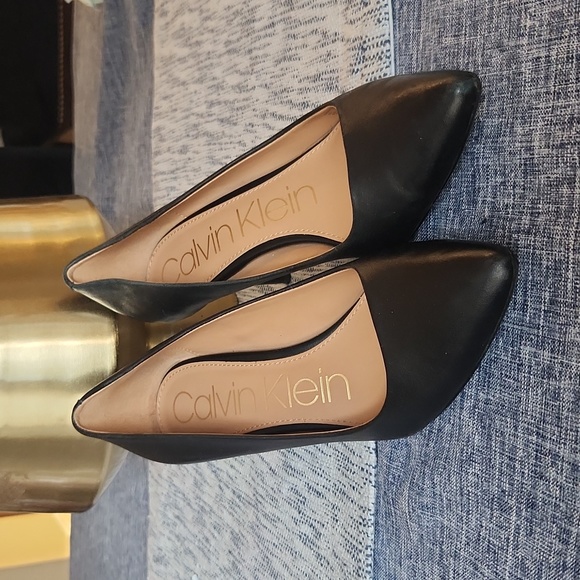 Calvin Klein womens size 8.5 black leather heels - Picture 1 of 4